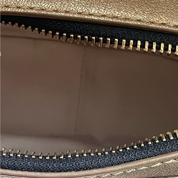 Marc Jacob’s Glam shot Metallic Crossbody soft gold leather bag - Picture 9 of 14